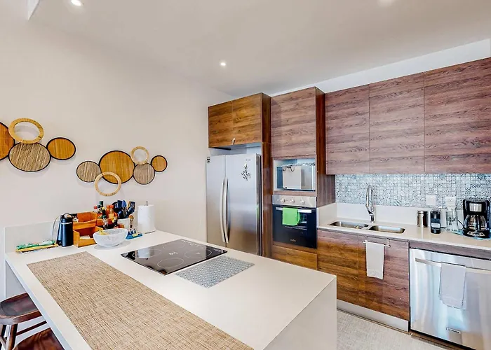 Stunning 2 Br - Pool - Awesome Amenities